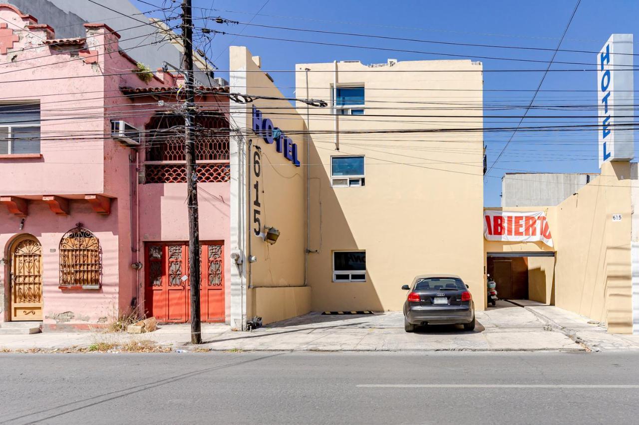 Ayenda Blue Cristal Hotel Monterrey Exterior photo